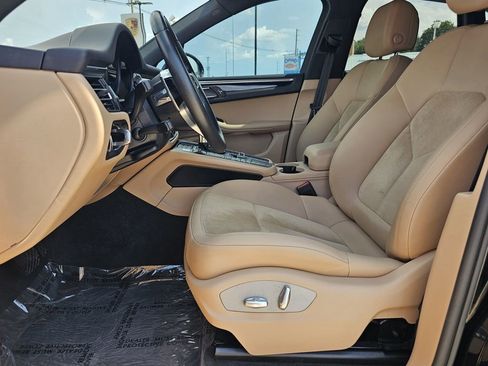 Used 2021 Porsche Macan image 23