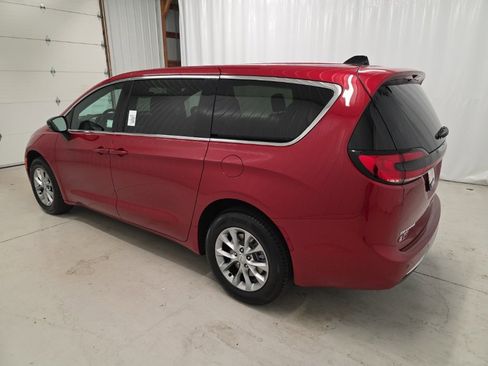 New 2026 Chrysler Pacifica Select image 3
