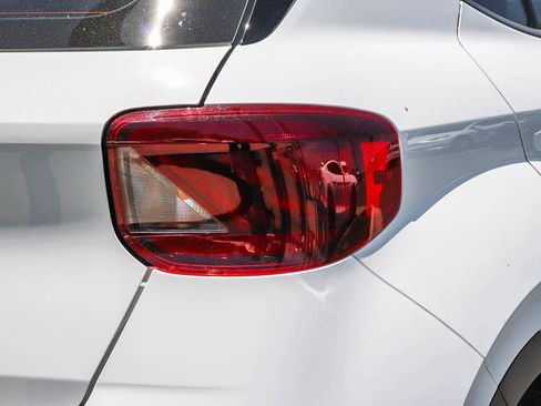 Used 2025 Hyundai Venue Limited FWD image 16