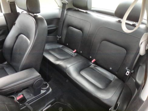 Used 2006 Volkswagen Beetle Coupe w/ Package 1 FWD image 15