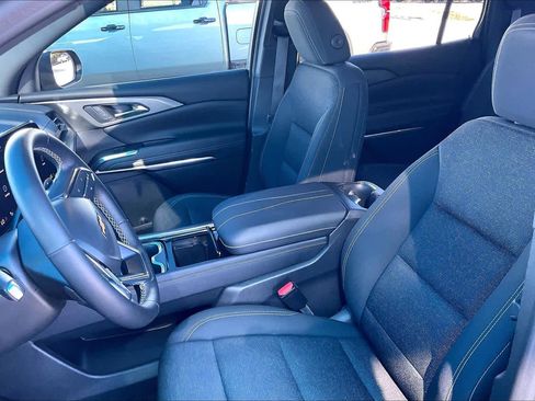 Used 2024 Chevrolet Traverse LT image 8