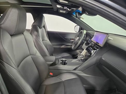 Used 2023 Toyota Venza Nightshade AWD/4WD image 18