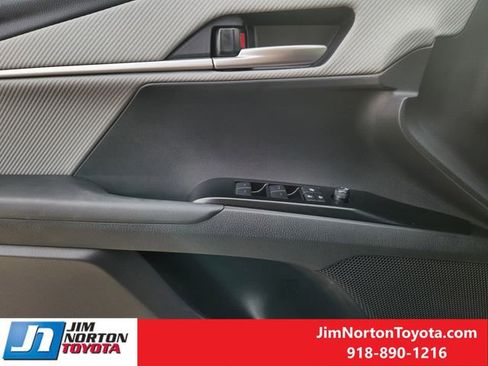 Used 2025 Toyota Camry SE image 26