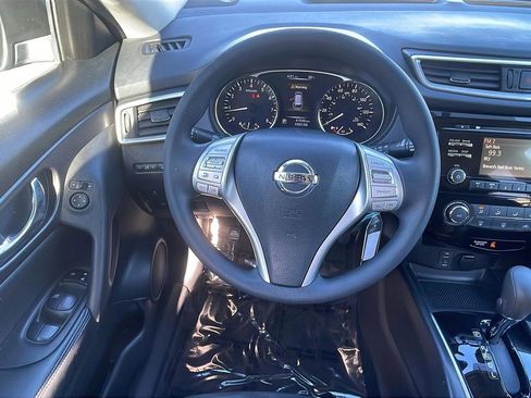 Used 2016 Nissan Rogue S w/ S Family Package image 33