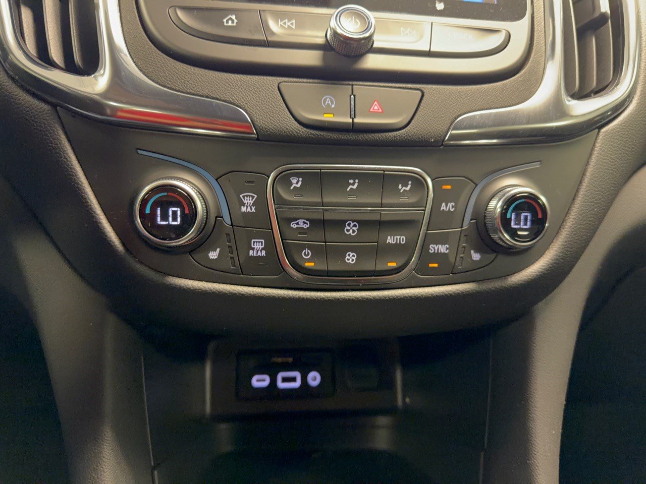 Used 2024 Chevrolet Equinox LT FWD image 22