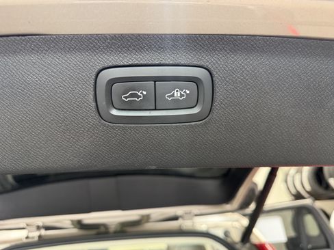 Used 2023 Volvo XC90 B6 Ultimate w/ Lounge Package AWD/4WD image 32