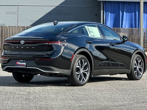 New 2026 Toyota Crown XLE image 4