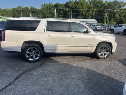 Used 2019 GMC Yukon XL Denali w/ Denali Ultimate Package AWD/4WD image 5