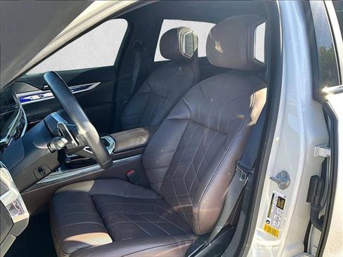 Used 2023 BMW 740i w/ Executive Package image 24