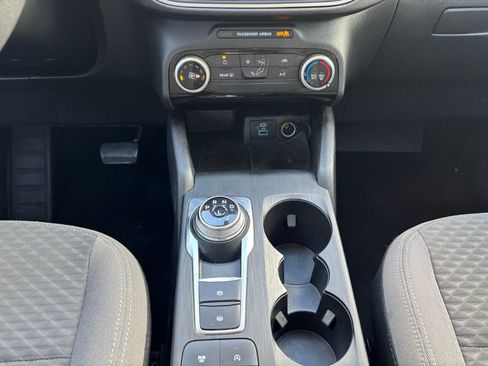 Used 2022 Ford Escape SE w/ SE Sport Appearance Package image 25