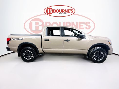 Used 2024 Nissan Titan PRO-4X w/ Pro-4x Convenience Package image 10