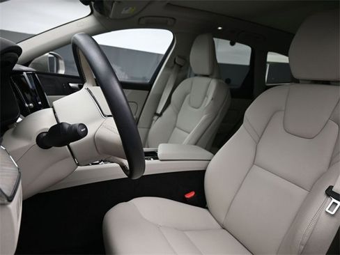 Used 2023 Volvo XC60 B5 Plus w/ Protection Package image 9