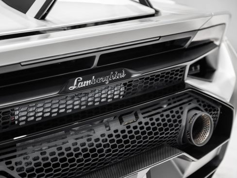Used 2023 Lamborghini Huracan STO RWD image 12
