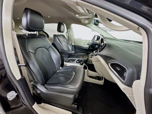 Used 2022 Chrysler Pacifica Touring-L FWD image 29
