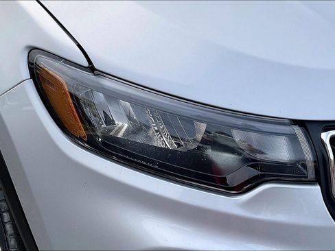 Used 2024 Jeep Compass Latitude image 32