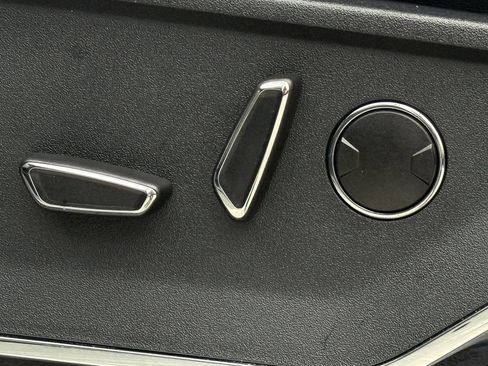 Used 2022 Ford F150 Lightning Lariat image 23