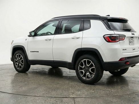 Used 2025 Jeep Compass Trailhawk AWD/4WD image 6