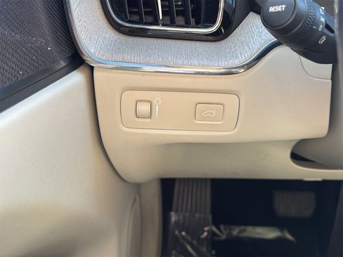 Used 2021 Volvo XC60 T5 Inscription w/ Advanced Package image 22