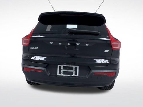 Used 2023 Volvo XC40 Recharge Plus AWD/4WD image 7