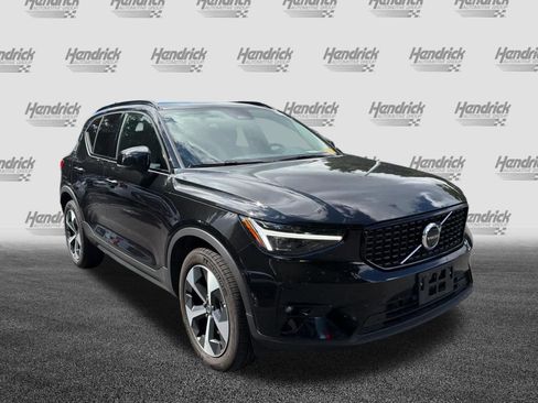Used 2026 Volvo XC40 B5 Plus AWD/4WD image 2