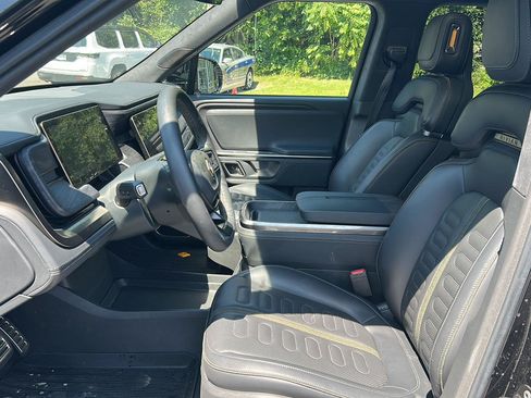Used 2024 Rivian R1T Adventure AWD/4WD image 10