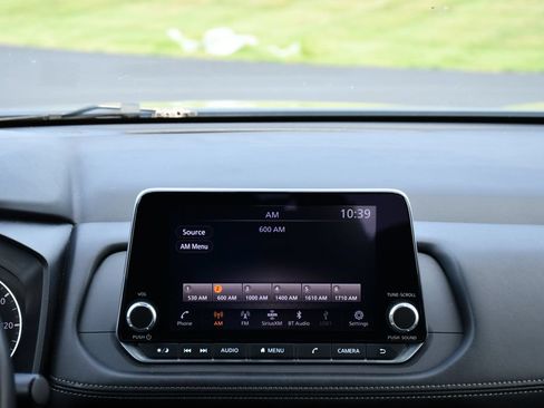 Used 2025 Nissan Rogue SV AWD/4WD image 26