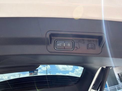Used 2025 Ford Explorer Platinum RWD image 10