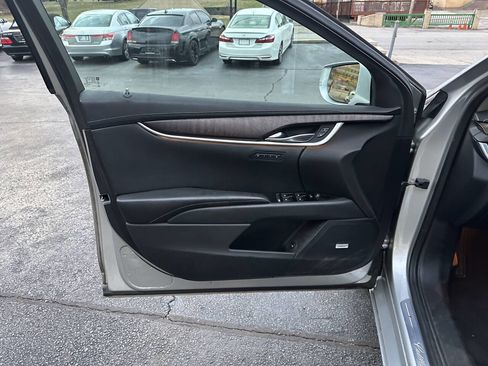 Used 2018 Cadillac XTS Luxury image 2