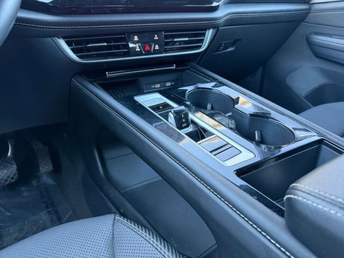 Used 2025 Volkswagen Atlas Cross Sport SE image 43