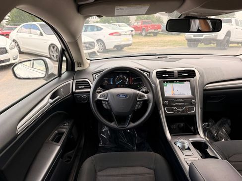 Used 2019 Ford Fusion SE FWD image 22