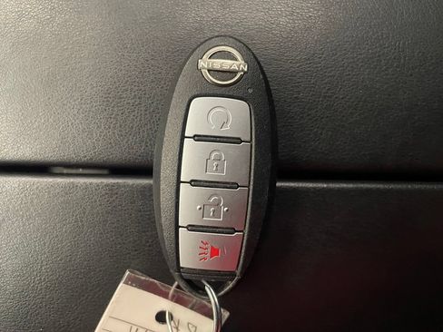 Certified 2022 Nissan Rogue SV FWD image 18