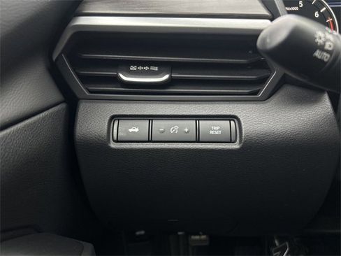 Used 2025 Nissan Altima 2.5 SV image 33