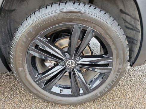 Used 2023 Volkswagen Atlas SEL R-Line image 11