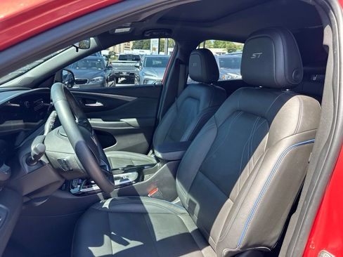 Used 2024 Buick Envista Sport Touring w/ Convenience I Package FWD image 13
