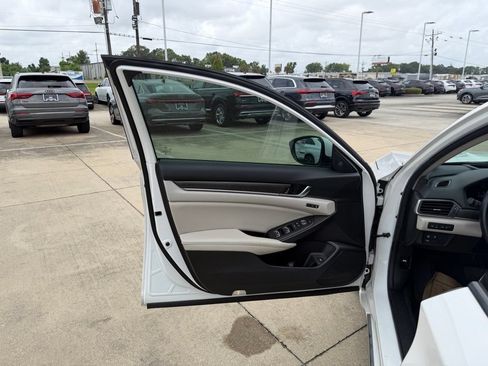 Used 2021 Honda Accord Touring image 13