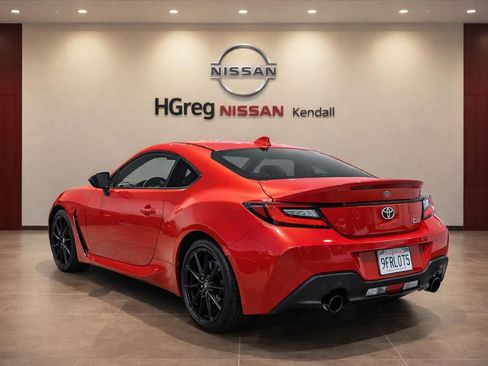 Used 2023 Toyota GR86 Premium image 2