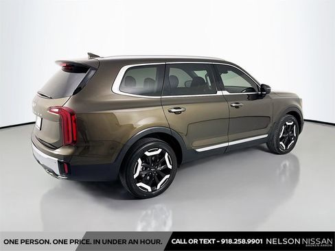 Used 2023 Kia Telluride S FWD image 5