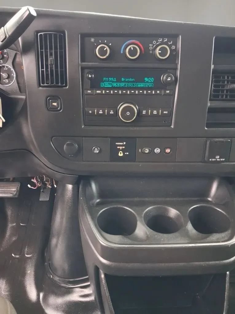 Used 2015 Chevrolet Express 2500 RWD image 25