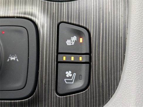 Used 2023 GMC Acadia SLT w/ Technology Package image 28