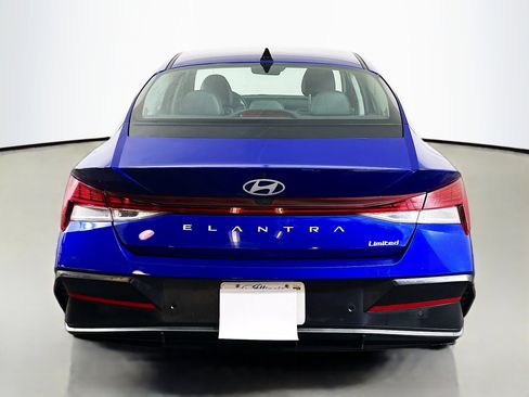 Used 2024 Hyundai Elantra Limited image 6