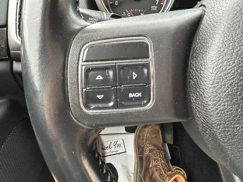Used 2011 Jeep Grand Cherokee Laredo AWD/4WD image 18