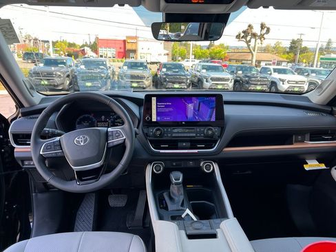 New 2026 Toyota Grand Highlander AWD image 22