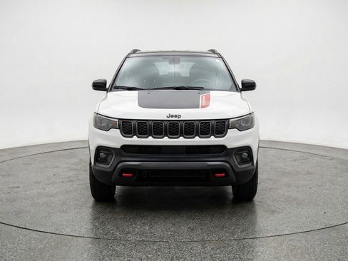 Used 2025 Jeep Compass Trailhawk AWD/4WD image 2