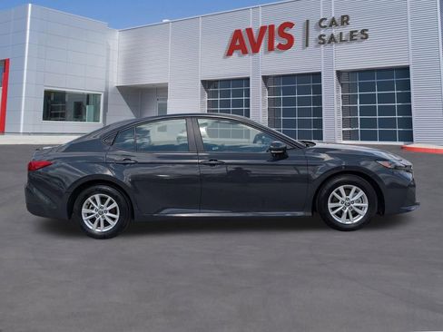 Used 2025 Toyota Camry LE image 5