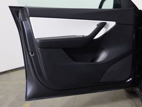 Used 2021 Tesla Model Y Long Range AWD/4WD image 19