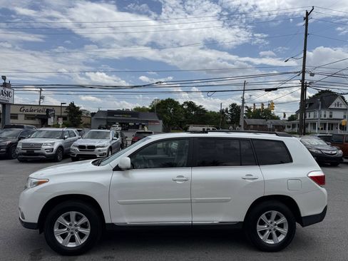 Used 2011 Toyota Highlander 4WD w/ Tech Pkg image 5