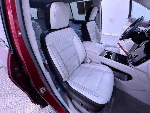 Used 2024 GMC Acadia Denali w/ Super Cruise Package image 34