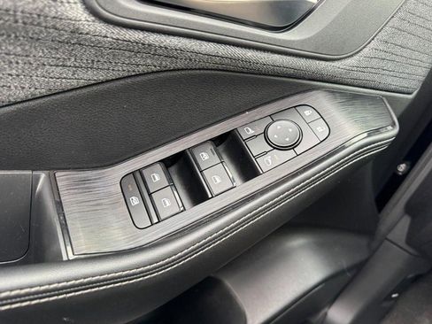 Used 2023 Nissan Rogue SV image 25