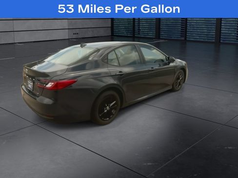 Used 2025 Toyota Camry LE FWD image 8