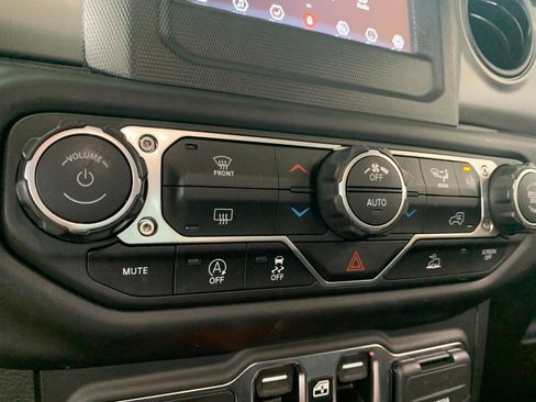 Used 2021 Jeep Wrangler Unlimited Sport image 19